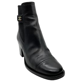 Botines Chelsea Chanel de piel negra CC