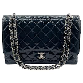 Borsa Maxi Flap Chanel in pelle verniciata blu navy