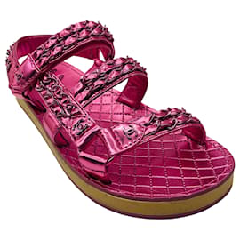 Sandali Chanel 2019 in pelle di agnello metallizzata rosa