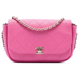 Borsa a tracolla Chanel CC trapuntata in pelle di capra rosa per viaggi casual