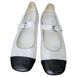 Ballerine Mary Jane Chanel con punta a contrasto