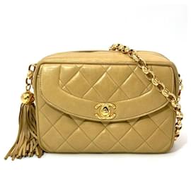 Chanel Matelassé Diana Schultertasche mit Quaste und Kette