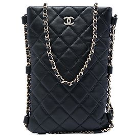Portacellulare a tracolla Chanel Black CC in pelle d'agnello matelassé con catena