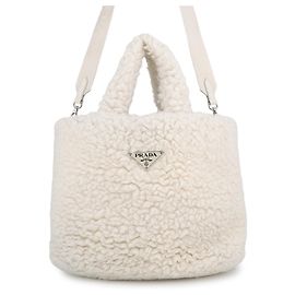 Prada Triangle Kleine Tote Bag aus Shearling
