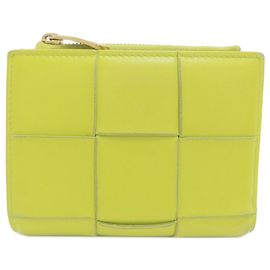 Cartera bi-fold Cassette Bottega Veneta en piel de becerro Light Green
