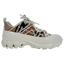 Burberry Arthur Vintage Check Sneaker aus beigem Canvas