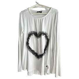 Munthe Plus Simonsen PLU weißes Langarmshirt mit schwarzem Tüll-Herz Detail
