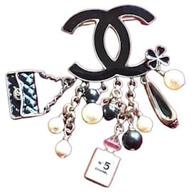 Broche Chanel Camélia e Frasco de Perfume N°5