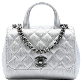 Chanel Pilot Essentials Double Sided Flap Satchel aus metallischem genarbtem Kalbsleder in Silber