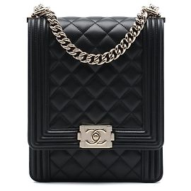Chanel Boy Flap North South Crossbody Bag aus schwarzem gestepptem Lammleder