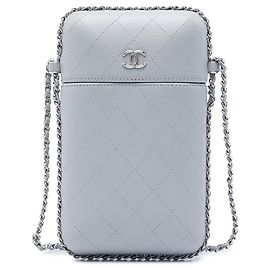 Borsa a tracolla porta telefono Chanel CC in pelle di agnello matelassé grigia con catena