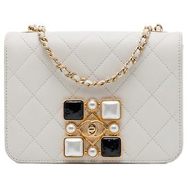 Borsa a tracolla Chanel Small CC Quilted Calfskin Crystal Pearl Full Flap Bianca