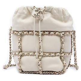 Borsa bucket Chanel Mini in pelle di agnello bianca con catena CC e coulisse