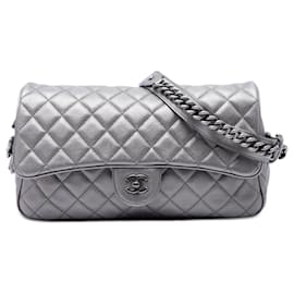 Borsa a tracolla Chanel Medium Quilted Metallic Grained Calfskin Casual Rock Flap Argento