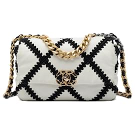 Bolso Chanel 19 Flap Satchel Medium de piel de becerro crochet blanco