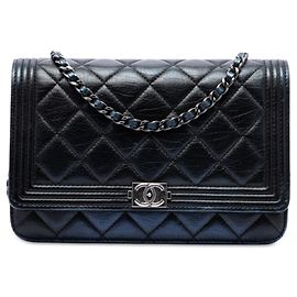 Borsa a tracolla Chanel Boy Wallet on Chain in pelle di vitello matelassé nera