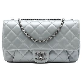 Borsa a tracolla Chanel Medium Quilted Coco Pleats in vitello grigio con catena