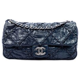Borsa a tracolla Chanel Medium Quilted Crinkled Calfskin Ultra Stitch Flap Blu