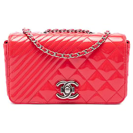 Borsa a tracolla Chanel Small Quilted Patent Coco Boy Flap rossa