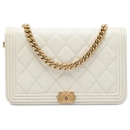 Borsa a tracolla Chanel Boy Wallet on Chain in pelle caviar matelassé bianca