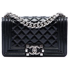 Borsa a tracolla Chanel Boy Flap Small in pelle verniciata craquelé matelassé nera