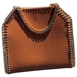 Stella Mc Cartney Tiny Falabella Stella McCartney en cuero marrón con cadena dorada