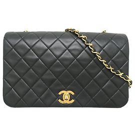 Borsa a tracolla Chanel Matelassé 23 con catena