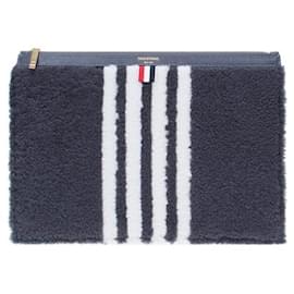 Meniro Shearling Bar Clutch Bag stamp: Clutch-Tasche - Thom Browne