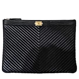 Boy Clutch New Medium aus Lammleder Chevron - Chanel