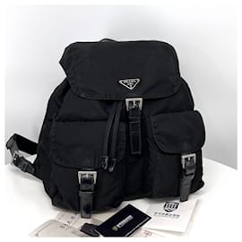 Nylon-Rucksack mit Dreieckslogo Medium Black - Prada