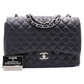 Chanel Borsa a tracolla con patta e catena argentata