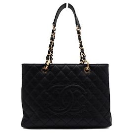 Chanel Bolsa de ombro Caviar Black com corrente dourada
