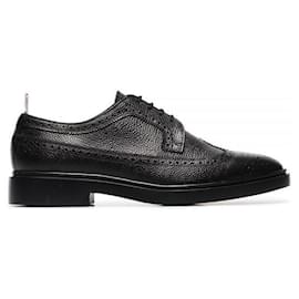 Thom Browne Scarpa Longwing Brogue in pelle grana pebble con suola in gomma