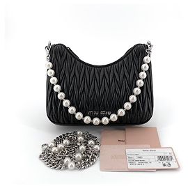 Miu Miu Borsa a tracolla in Nappa con catena di perle, borsa hobo a tracolla
