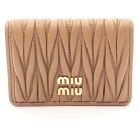 Miu Miu Cartera de piel napa acolchada