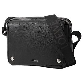 Loewe Borsa Messenger Medium Pebble in pelle di vitello grana flessibile