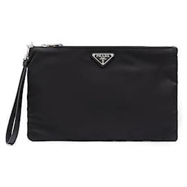 Prada Pouch in Re-Nylon e pelle Saffiano