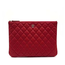 Caviar Classic New Medium Clutch - Chanel