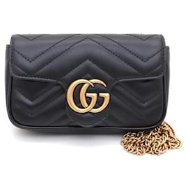 Gucci Borsa Super Mini GG Marmont Matelassé con catena dorata crossbody