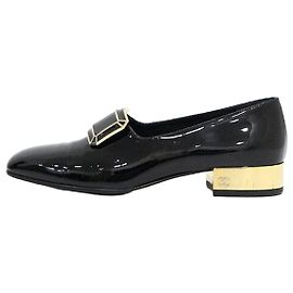 Chanel Mocassins de couro envernizado preto para mulheres