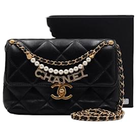 Chanel Borsa a tracolla e crossbody in pelle caviar nera con perle e catena vintage dorata CC
