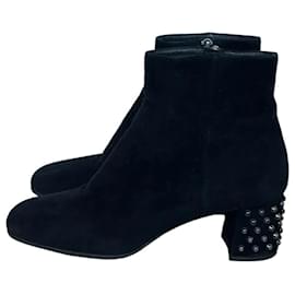 Botines de tacón tachonado en ante negro Prada
