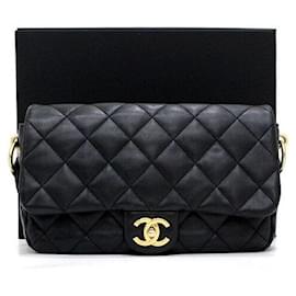Chanel Borsa a tracolla e borsa a spalla con patta CC in pelle nera e tono oro Season