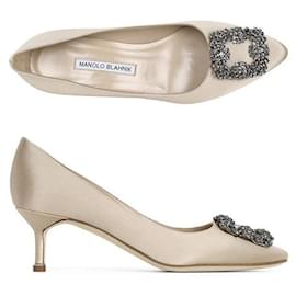 Manolo Blahnik Décolleté in raso Nude Hancisi Heel
