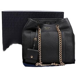 Prada Borsa a tracolla con catena in Vitello Daino Nero