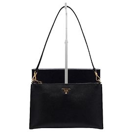 Prada Borsa a tracolla pouch Logo in Saffiano Nero
