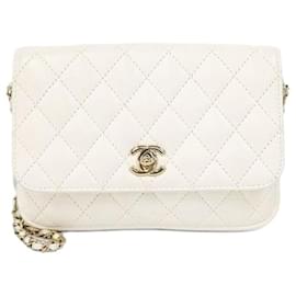 Chanel Borsa a tracolla bianca con patta e catena