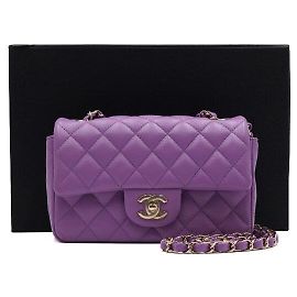 Chanel New Mini Classic Flap Schultertasche aus violettem Lammleder mit Champagner-Gold-Kette