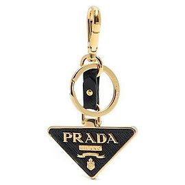 Prada Saffiano Dreiecks-Schlüsselanhänger