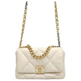 Chanel Medium Chain Flap Bag aus Lammleder Beige Series